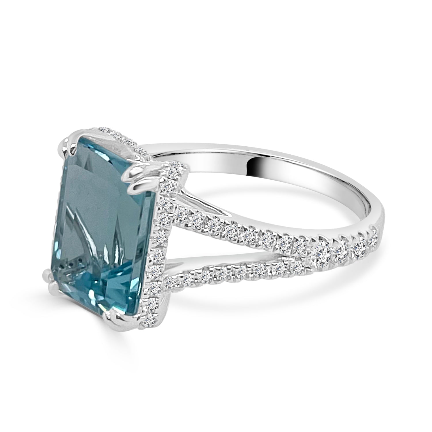 Sparkling Aquamarine Split Shank Ring in 18 Karat White Gold - 3.77 Carats