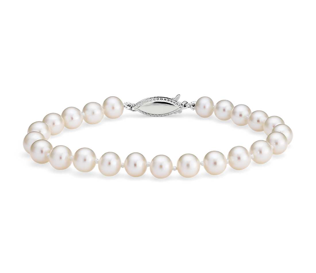 14 Karat White Gold Pearl Bracelet: Timeless Elegance