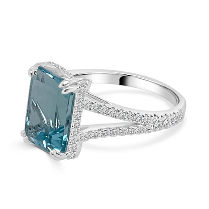 Sparkling Aquamarine Split Shank Ring in 18 Karat White Gold - 3.77 Carats