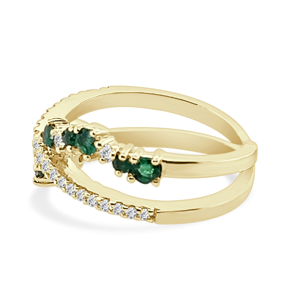 Criss-Cross Diamond and Emerald Round Shape Ring in 14 Karat Yellow Gold - 0.70 Carats
