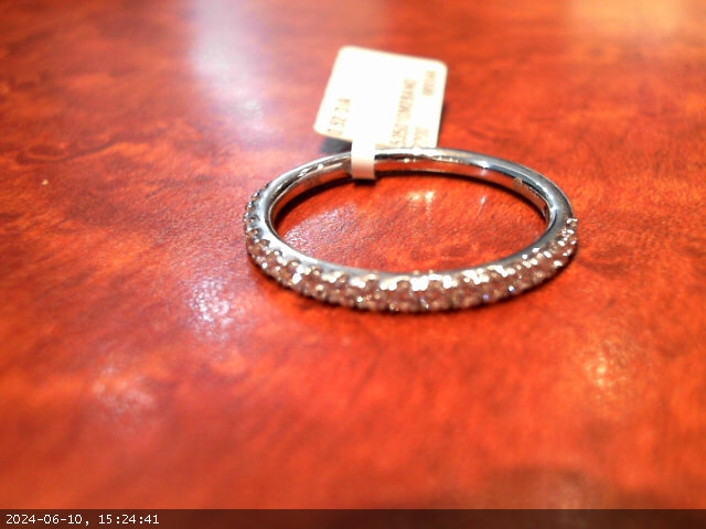 Glistening 14 Karat White Gold Ring with 0.52 Carat Natural Diamond