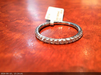 Glistening 14 Karat White Gold Ring with 0.52 Carat Natural Diamond